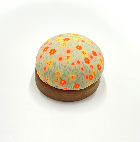 Flower Power pin cushion (white)