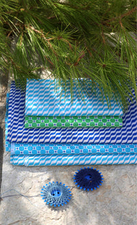 Coupon coton enduit Kifkif bleu avec des motifs géométriques ondulés