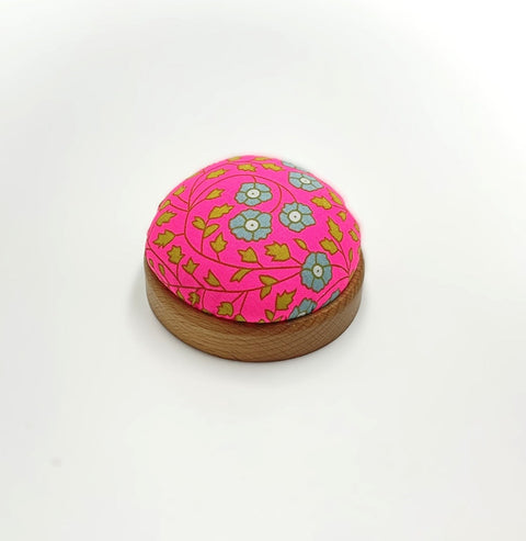 Aziza pin cushion (pink)