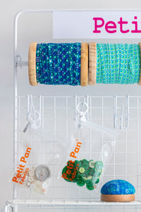 Assorted buttons (green)